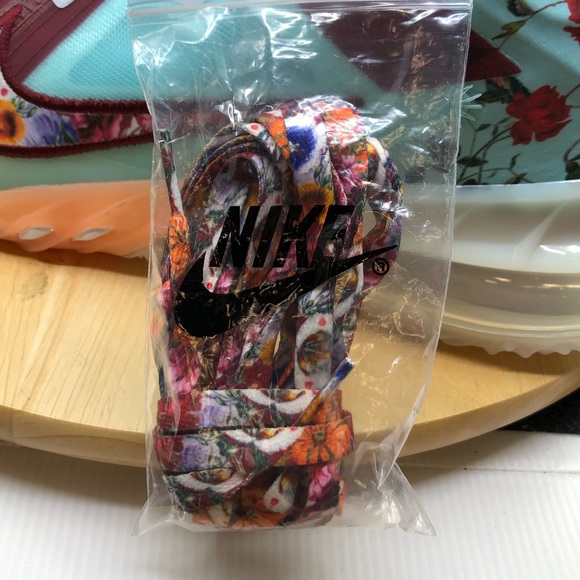 Nike LeBron XVIII 18 Low Mimi Plange Daughters Floral CV7562 400 Mens Sizes - Picture 10 of 10